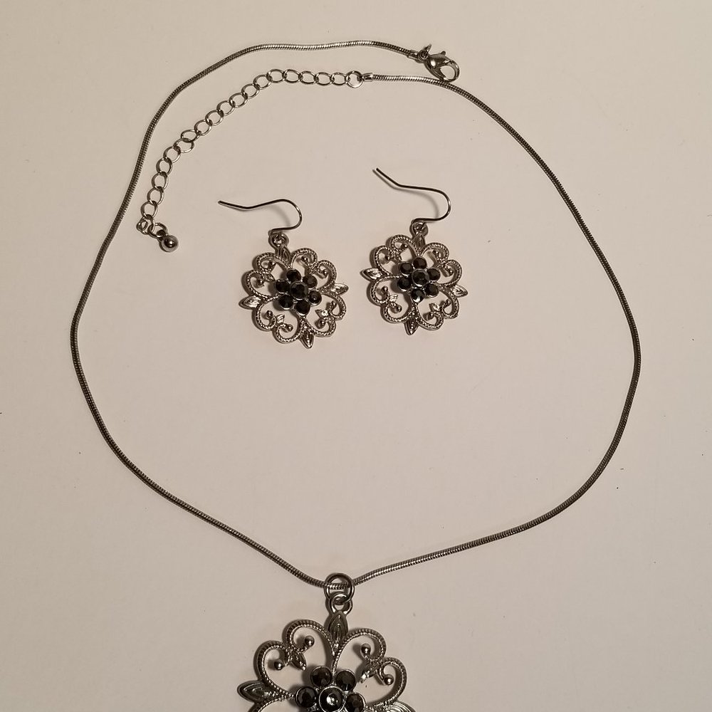 Necklace & Earrings Silver Tone Filigree Formal